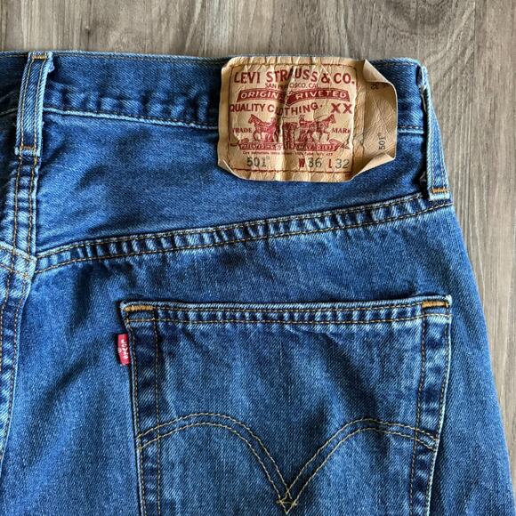 Levis 501 Jeans Mens Size 36x32 Blue Straight Button Fly Medium Wash Denim Worn - Picture 9 of 12